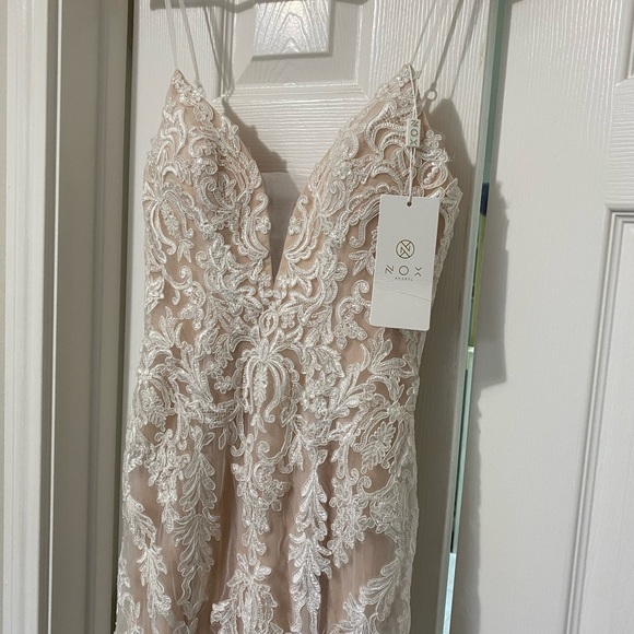 Brand new wedding dress. Last several pictures are from the Nox Anabel web site - Picture 2 of 11